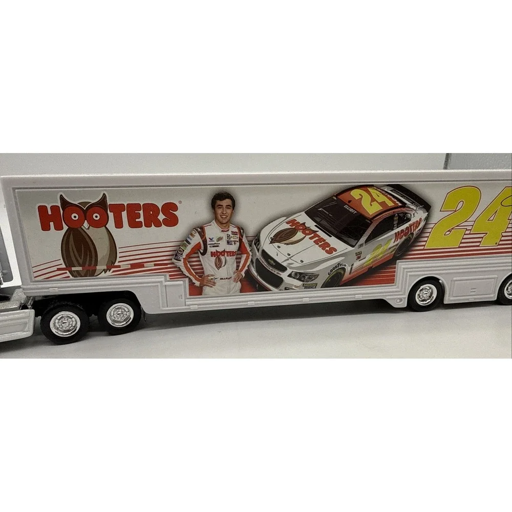 Chase Elliott 2017 Hooters #24 Hauler 1:64 NASCAR Authentic's Loose